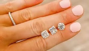 Choosing the Perfect Center Stone for Your Solitaire Ring