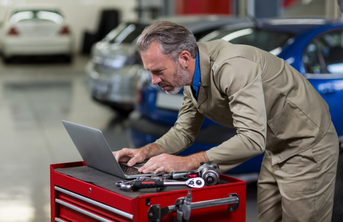 Top Benefits of Using Auto Workshop Management Software in 2025